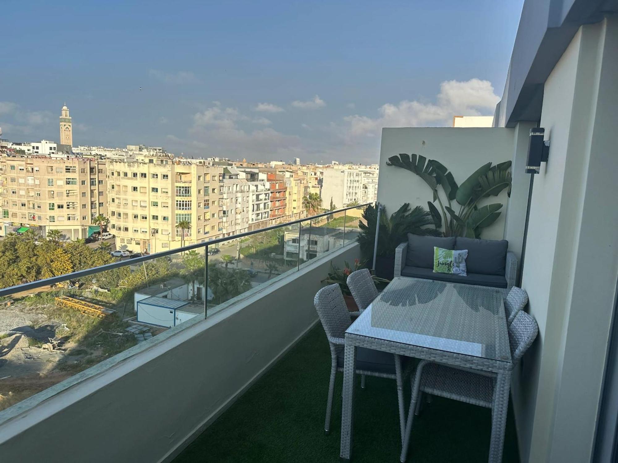 Spacious In With Stunning Sea View